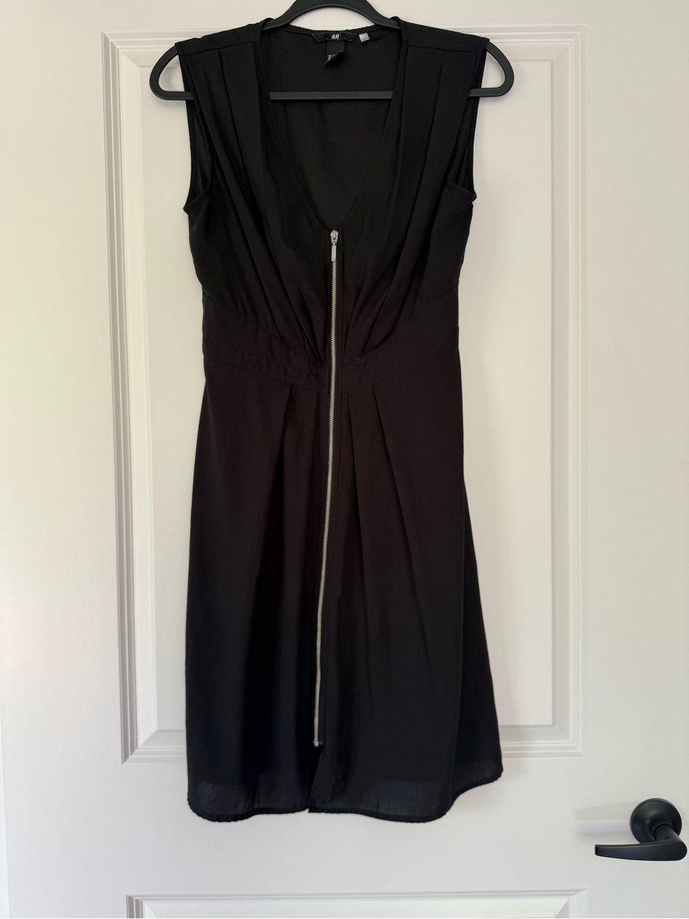 H&M Black Sleeveless V-Neck Front-Zip Mini Dress